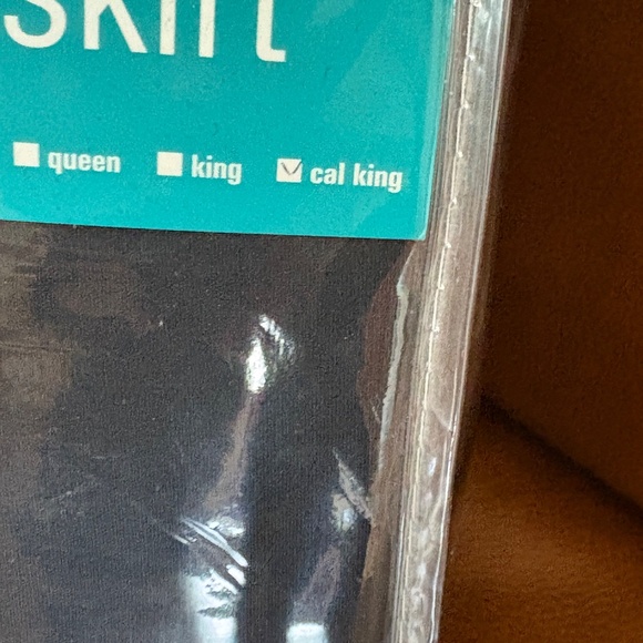 Fresh Ideas Tailored Bedskirt California King -  14" Drop Black NWT - Picture 3 of 12